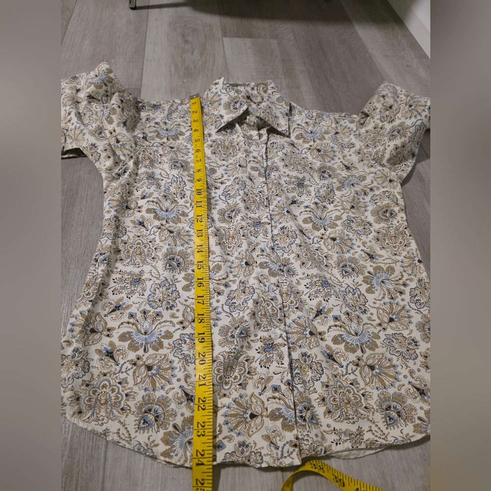 ✨ CWC Floral Button-Up Blouse – Size Large ✨ - Picture 9 of 10